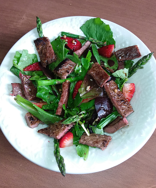 Steak And Strawberry Salad With Balsamic Vinaigrette • Oh Snap Lets Eat 9376