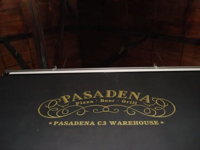 Pasadena C3 Warehouse Restaurant: Pizza, Beer, Grill