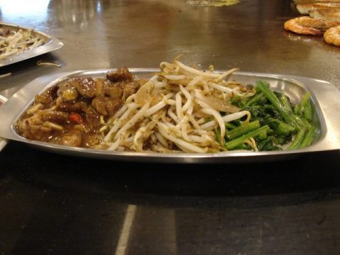 My Taiwanese Food Court Meal:  鐵板燒 (Hibachi)