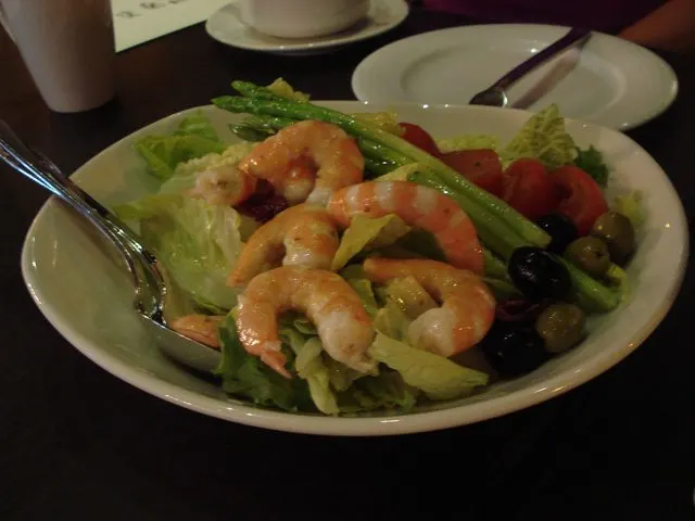 Pasadena C3 Warehouse Restaurant: Shrimp Salad with Asparagus, Tomatoes, and Olives
