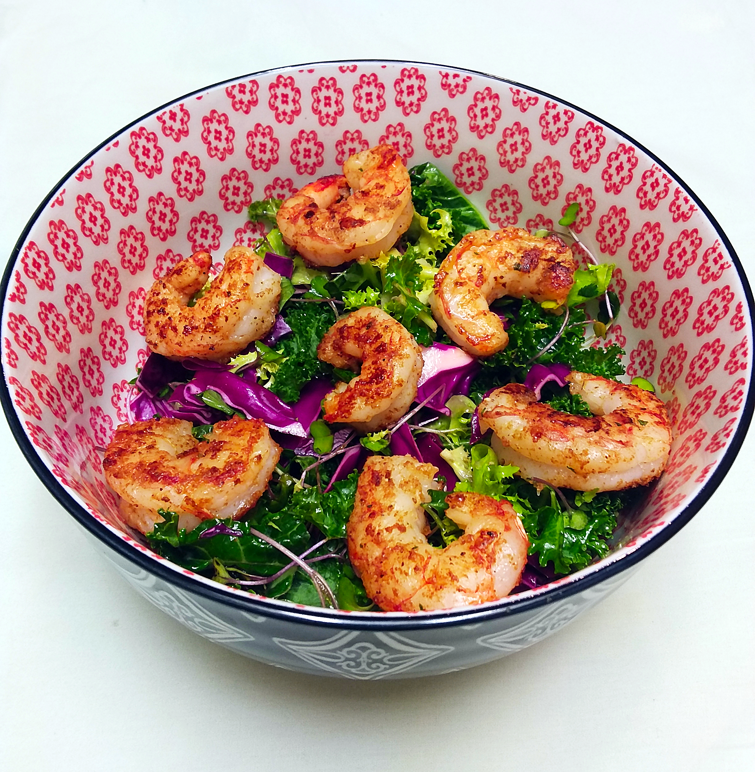 https://ohsnapletseat.com/wp-content/uploads/2017/04/spicy-shrimp-super-salad-1.jpg