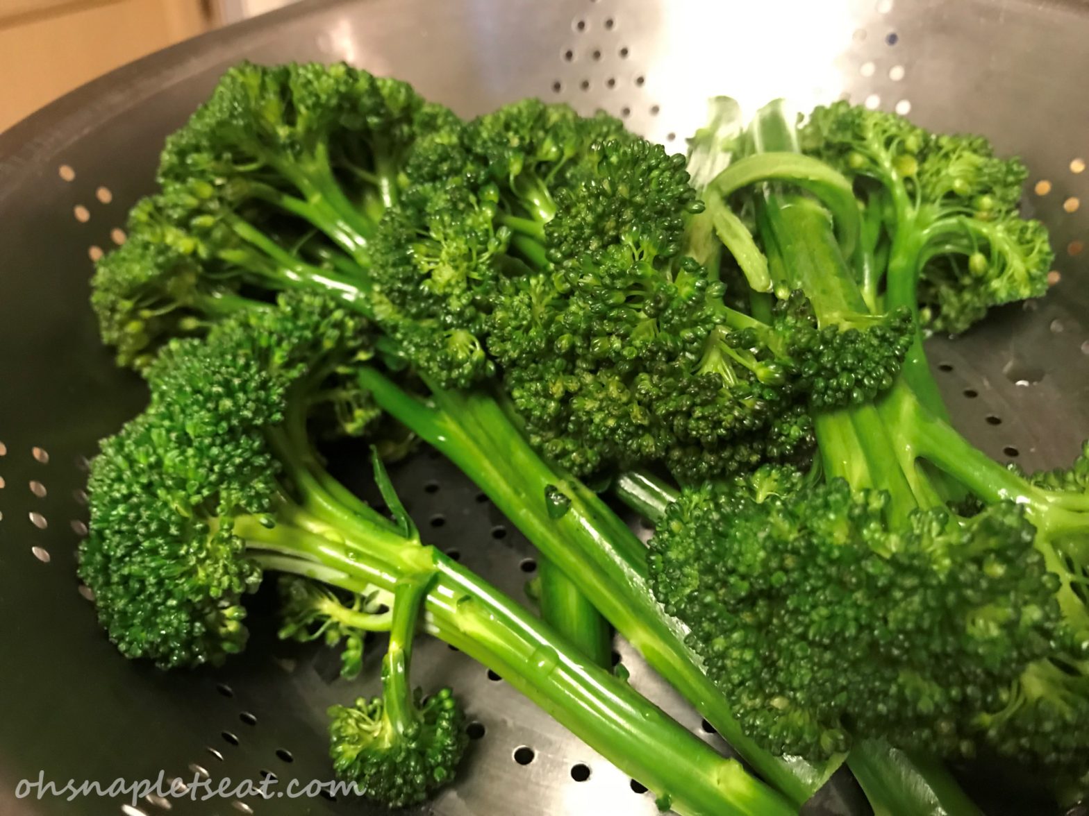 Spicy Chinese Broccolini Recipe • Oh Snap! Let's Eat!