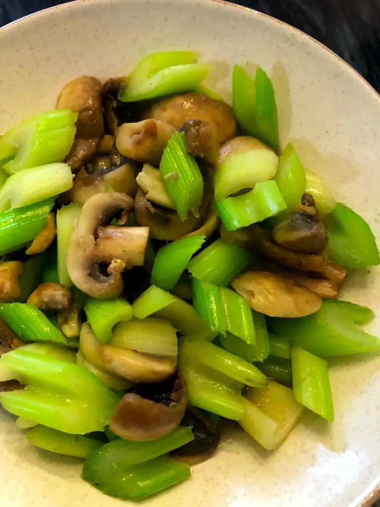 Stir Fry Celery and Mushrooms
