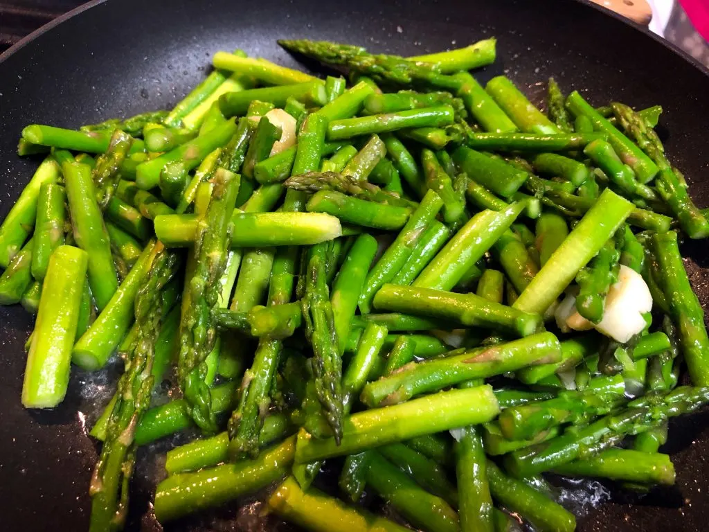 Stir Fry Asparagus with Garlic