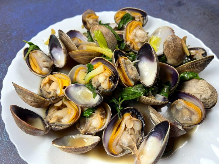 Stir Fry Clams with Basil, Ginger, Scallions