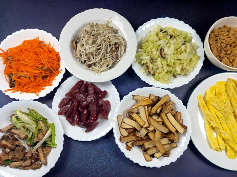Run Bing (Taiwanese Spring Rolls / 潤餅 / Popiah) • Oh Snap! Let's Eat!