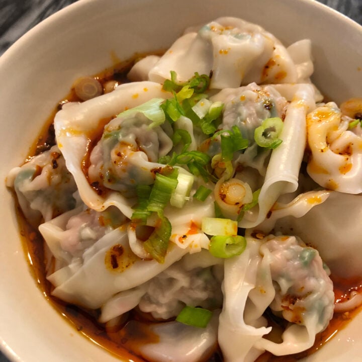 Spicy Wontons in Chili Oil Sauce