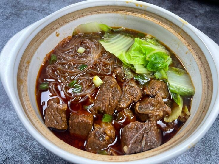 Chinese Braised Beef Stew with Glass Noodles (紅燒牛肉粉絲煲)