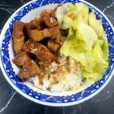 Taiwanese Braised Pork Belly Rice (Lu Rou Fan 滷肉飯)